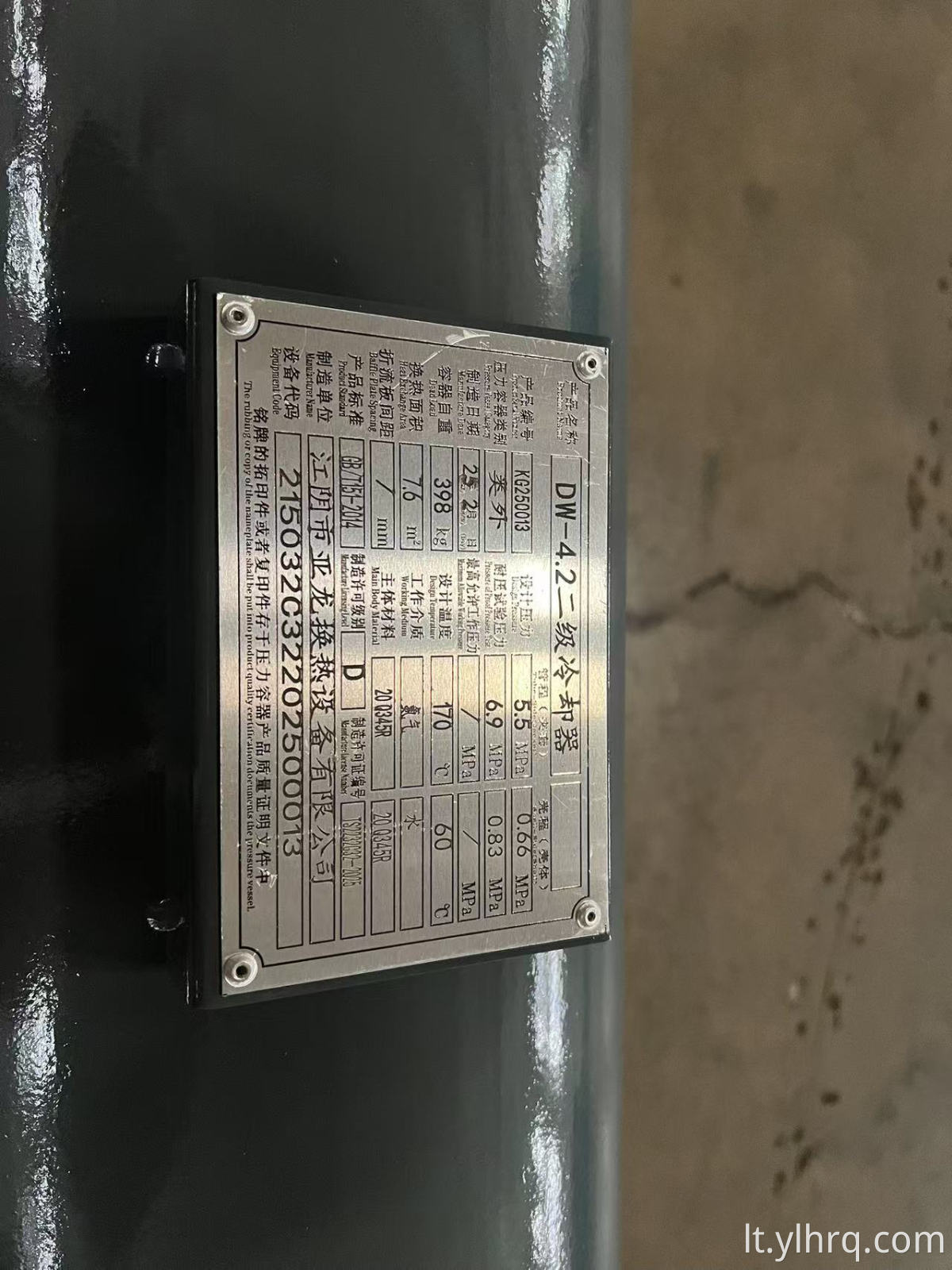 A component used to cache gas in the front section of a compressor